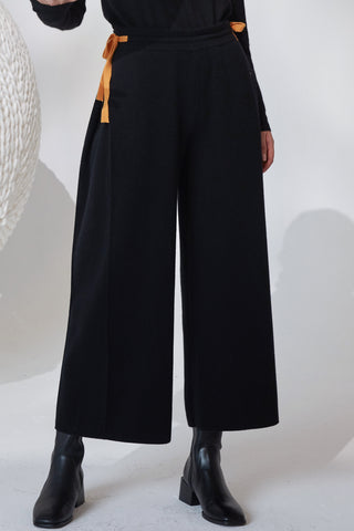 Extra thick 100% cashmere straight cut cropped trousers