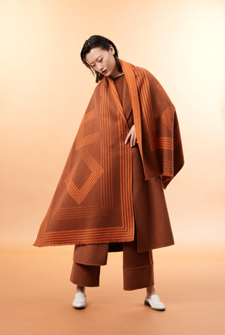 Two-sided jacquard cashmere shawl